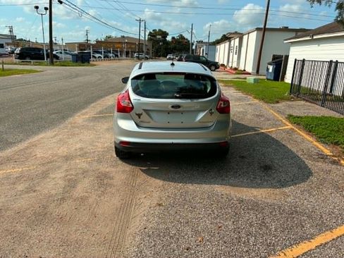 Used 2012 Ford Focus Titanium FWD image 5