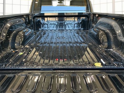 Used 2024 RAM 2500 Tradesman w/ Chrome Appearance Group image 10