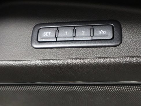 Used 2018 Chevrolet Tahoe LT AWD/4WD image 17