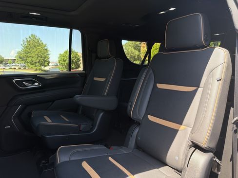 Used 2023 GMC Yukon XL AT4 w/ AT4 Premium Package AWD/4WD image 9