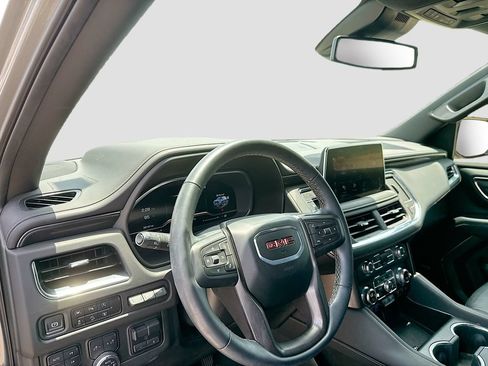 Used 2024 GMC Yukon AT4 w/ Technology Package AWD/4WD image 12