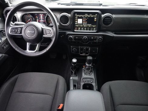 Used 2022 Jeep Wrangler Unlimited Sahara AWD/4WD image 33