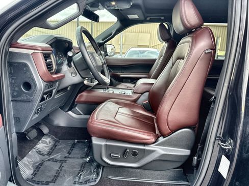 Used 2023 Ford Expedition Max Limited image 13