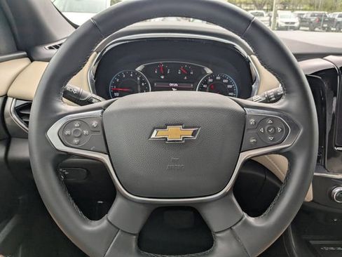 Used 2023 Chevrolet Traverse LT FWD image 30