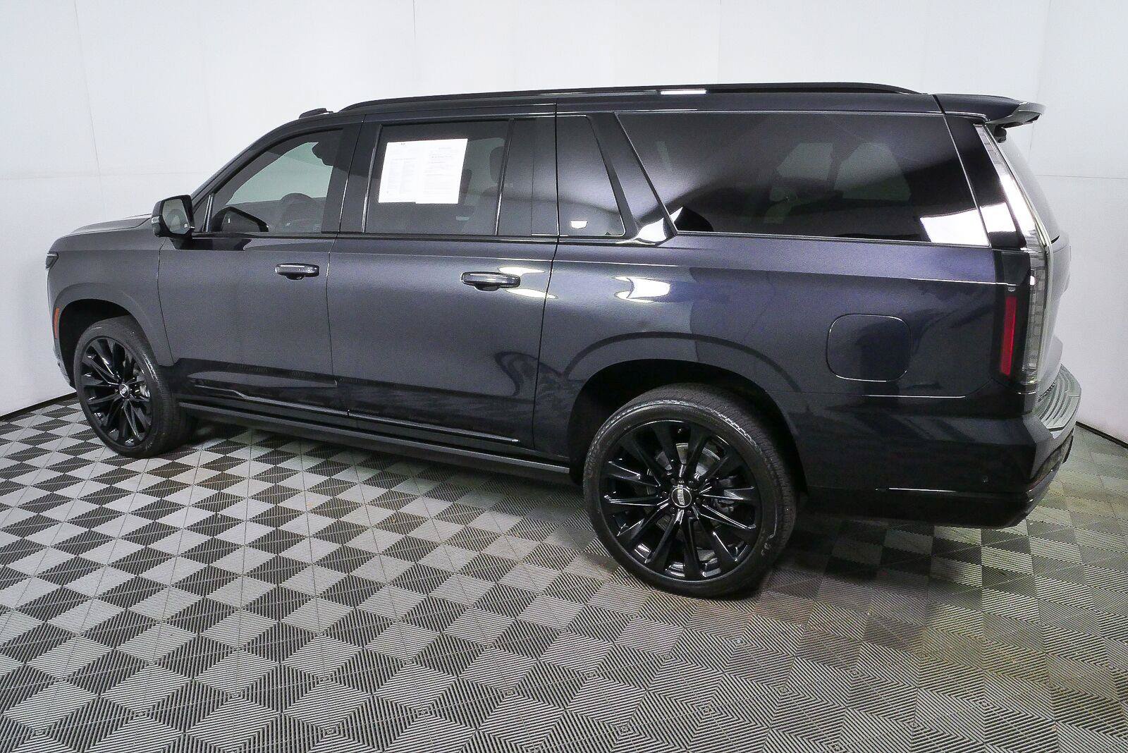 Used 2026 Cadillac Escalade ESV Platinum Sport w/ LPO, ONYX Package AWD/4WD image 25