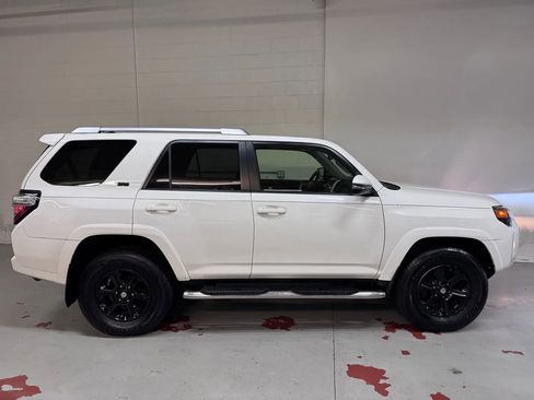 Used 2016 Toyota 4Runner SR5 Premium image 2