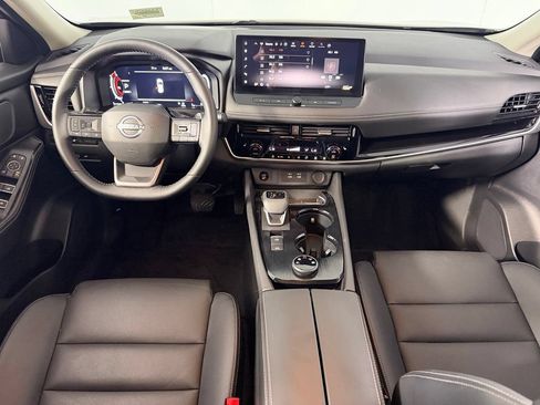 Used 2025 Nissan Rogue SL AWD/4WD image 12