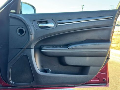 Used 2019 Chrysler 300 S image 19