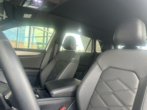Used 2024 Volkswagen Atlas Cross Sport SE w/ Panoramic Sunroof Package FWD image 34