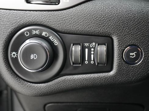 Used 2021 Jeep Cherokee Latitude Lux w/ Sun & Sound Group image 26