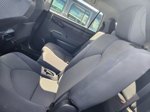 Used 2023 Toyota Highlander L image 7