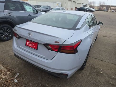 Certified 2023 Nissan Altima 2.5 SR image 6