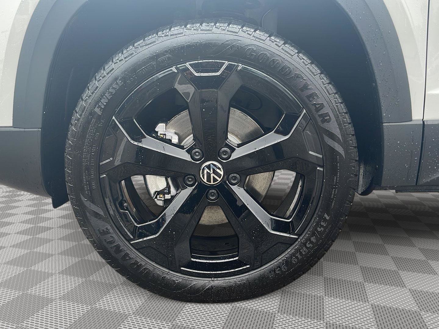 New 2026 Volkswagen Taos SE AWD/4WD image 11