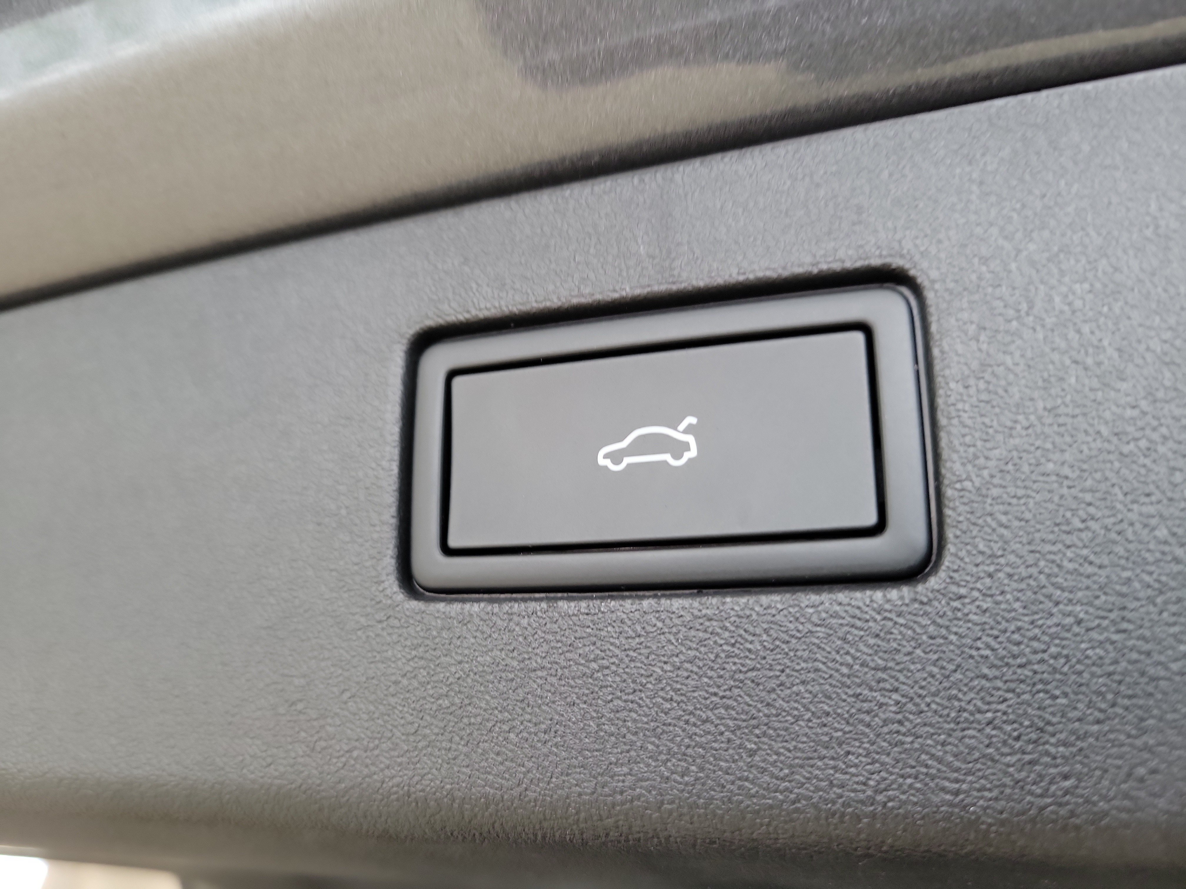 Used 2025 Volkswagen Tiguan SE FWD image 13