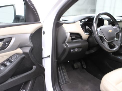 Used 2022 Chevrolet Traverse LT w/ LT Premium Package AWD/4WD image 50