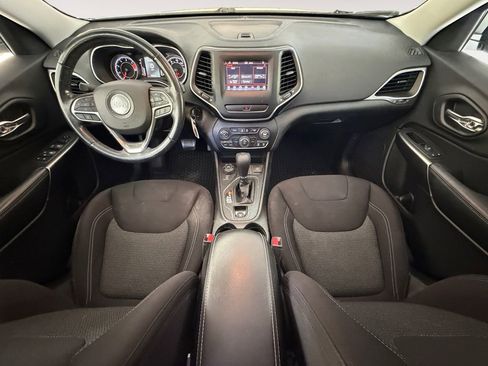 Used 2020 Jeep Cherokee Latitude w/ Cold Weather Group image 12