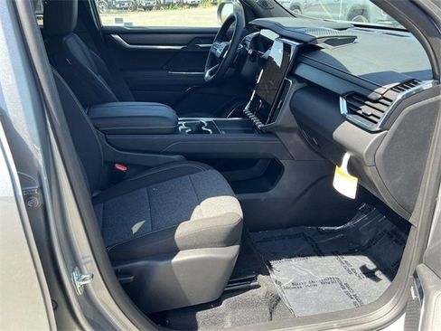 New 2025 GMC Acadia Elevation image 29