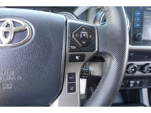 Used 2018 Toyota Tacoma SR5 RWD image 17