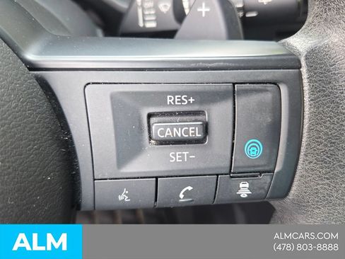 Used 2024 Nissan Rogue SV AWD/4WD image 17