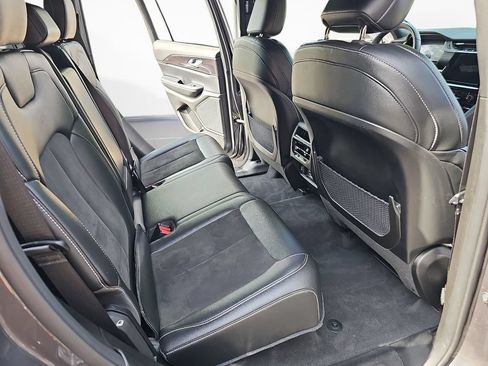 Used 2023 Jeep Grand Cherokee Altitude AWD/4WD image 11