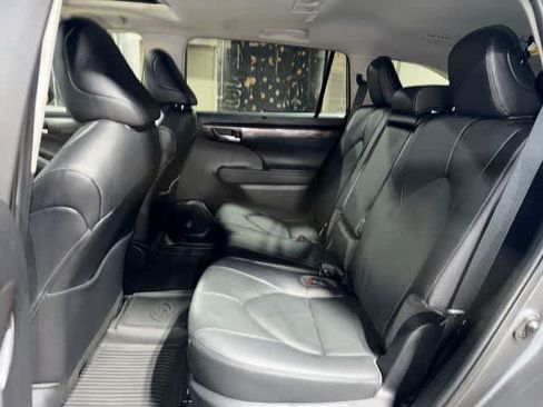 Used 2023 Toyota Highlander Limited AWD/4WD image 17