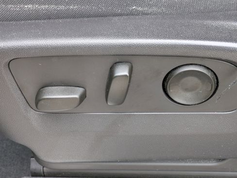 Used 2023 Chevrolet Silverado 1500 LT image 18