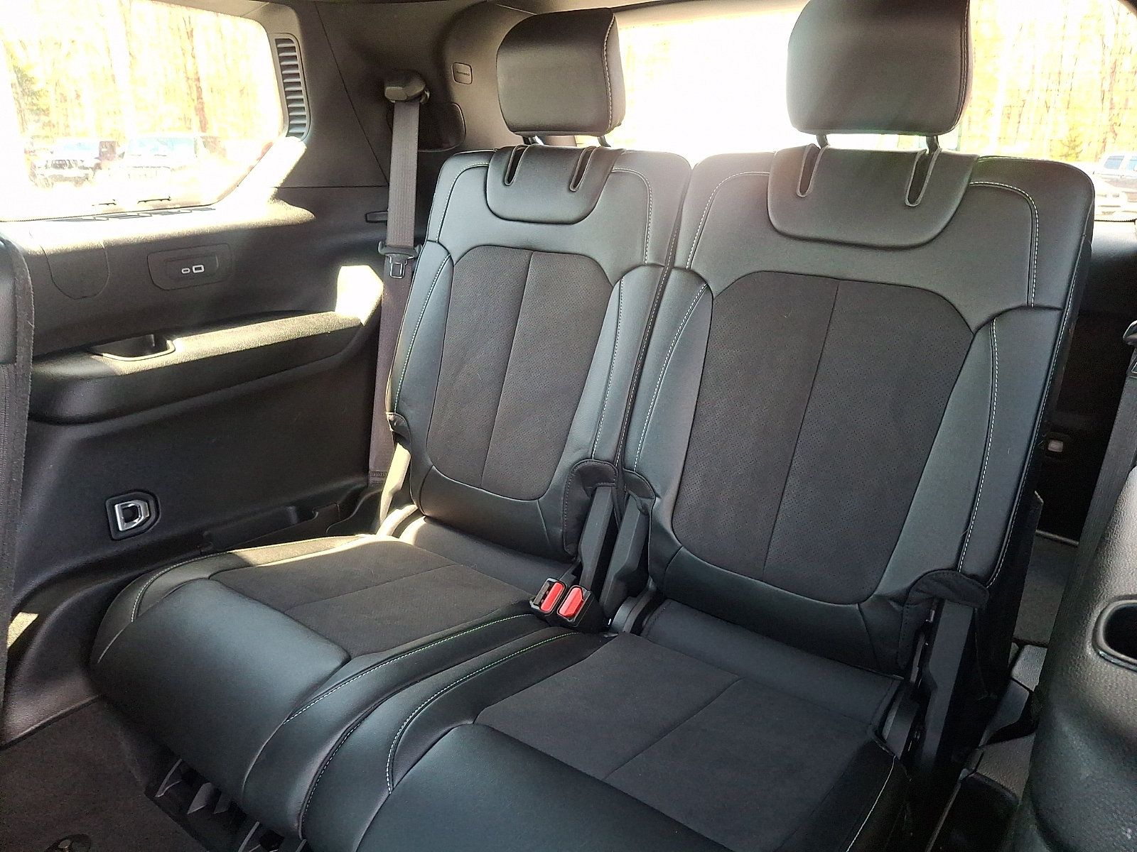 Used 2023 Jeep Grand Cherokee L Laredo AWD/4WD image 11