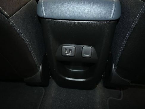Used 2021 Chevrolet Colorado Z71 AWD/4WD image 28