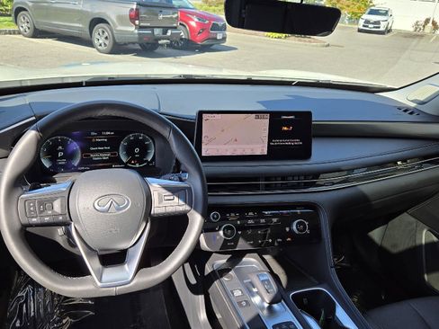 Certified 2025 INFINITI QX60 Luxe image 10