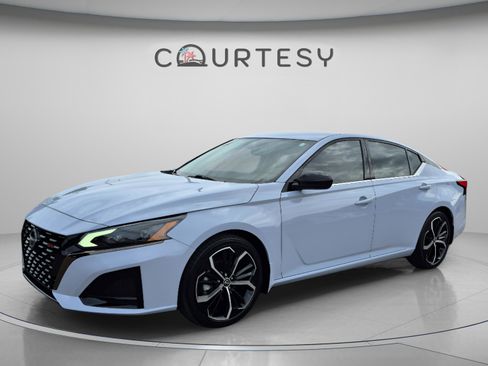 Certified 2023 Nissan Altima 2.5 SR FWD image 1