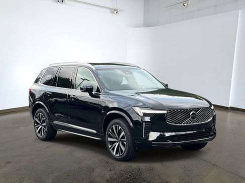 Used 2025 Volvo XC90 B5 Core AWD/4WD image 3