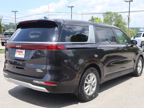 Used 2023 Kia Carnival LX FWD image 7