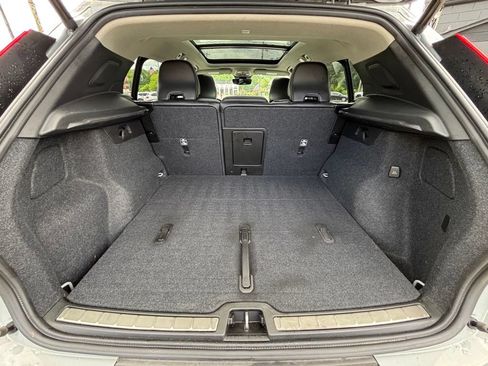 Used 2024 Volvo XC40 B5 Plus AWD/4WD image 16