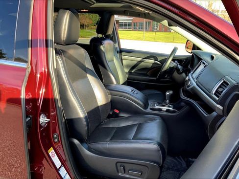 Used 2019 Toyota Highlander Limited image 7
