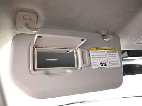 Used 2024 Nissan Rogue S image 34