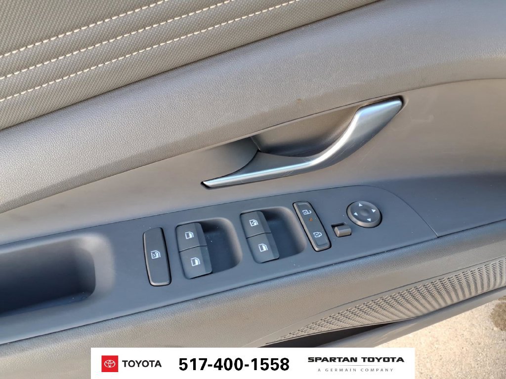 Used 2025 Hyundai Elantra SEL FWD image 17