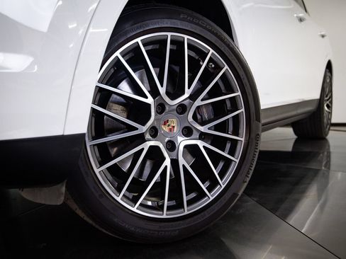 Certified 2023 Porsche Cayenne AWD/4WD image 12