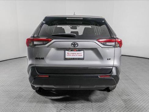 Used 2022 Toyota RAV4 LE image 7