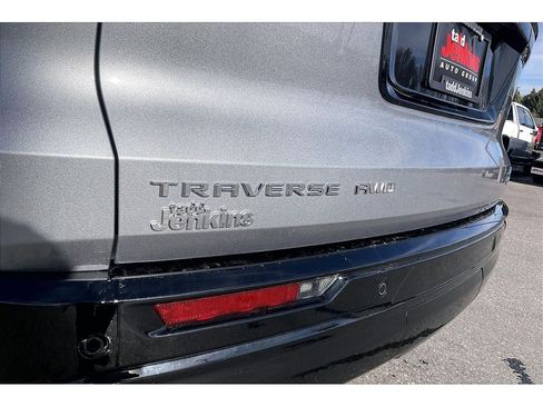 Used 2026 Chevrolet Traverse High Country image 34