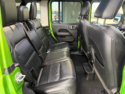 Used 2019 Jeep Wrangler Unlimited Sahara image 25