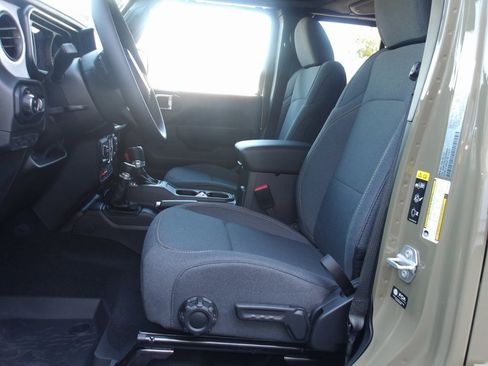 New 2025 Jeep Gladiator Willys image 12