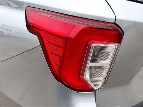 Certified 2022 Ford Explorer XLT w/ Equipment Group 202A image 27