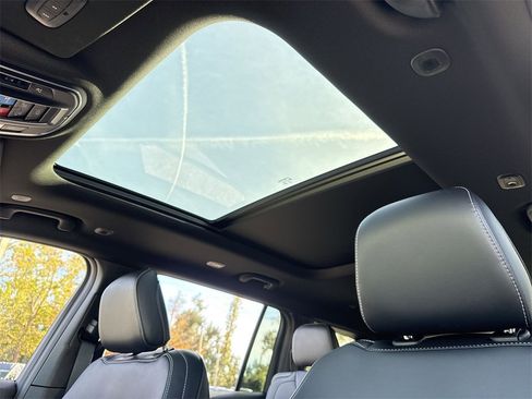 New 2025 Jeep Grand Cherokee L Limited w/ Trailer Tow Package image 18