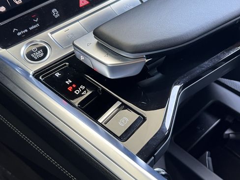 Used 2022 Audi e-tron Chronos AWD/4WD image 32