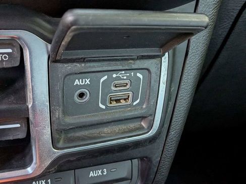Used 2019 Jeep Wrangler Unlimited Sahara AWD/4WD image 22