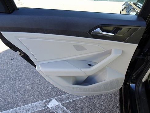 Used 2019 Volkswagen Jetta SE image 15