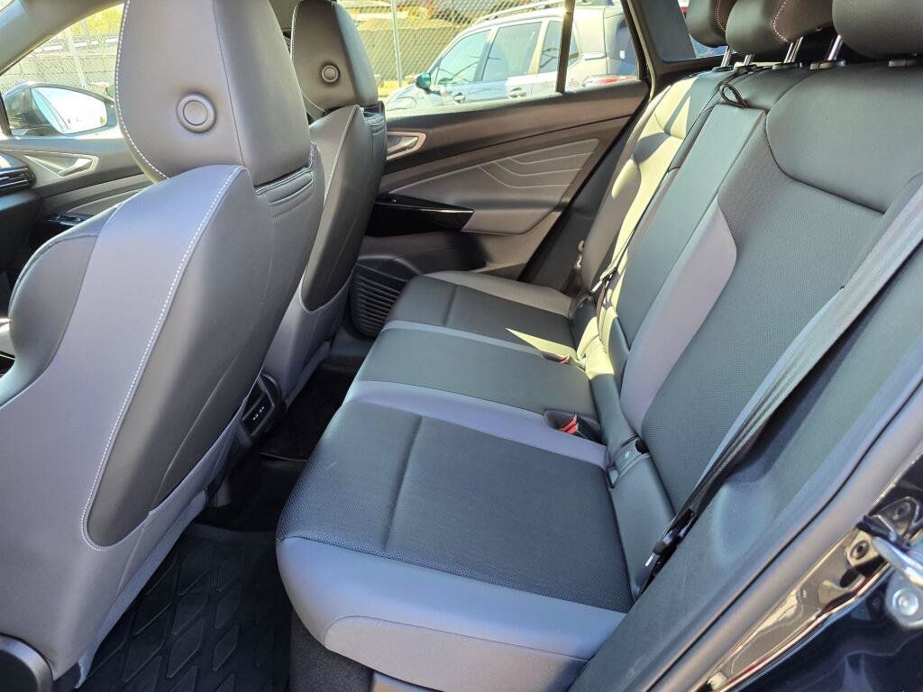 Used 2023 Volkswagen ID.4 S RWD image 17