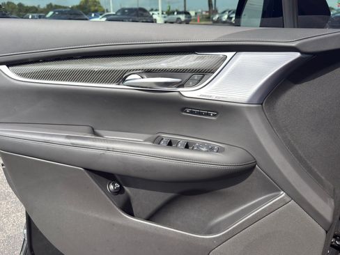 Used 2025 Cadillac XT6 Sport w/ Technology Package AWD/4WD image 29