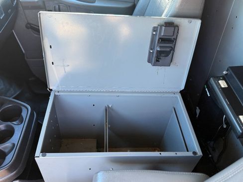 Used 2013 Chevrolet Express 2500 RWD image 24