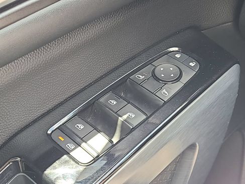 Used 2025 Nissan Pathfinder SL w/ SL Premium Package FWD image 18